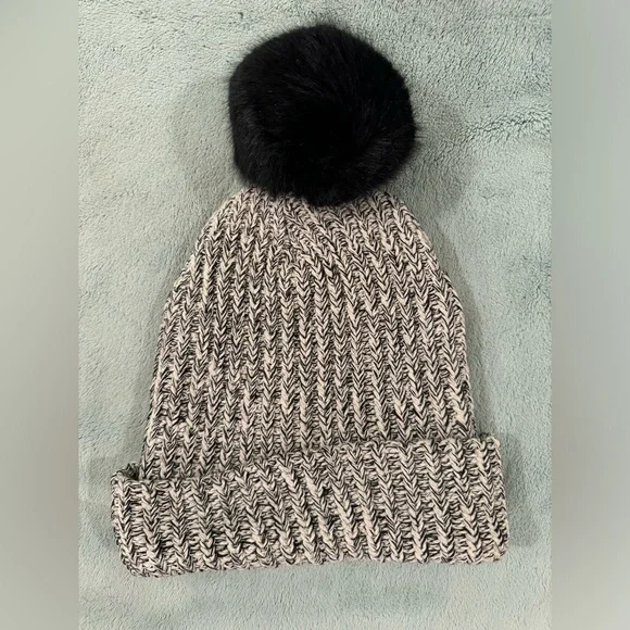 Peanuts x Love Your Melon Woodstock Gray/Black Pom Beanie - Picture 3 of 9